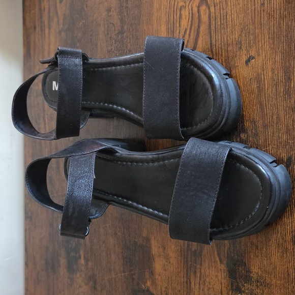 MIA Black Chunky Heel Sandals - Picture 4 of 4